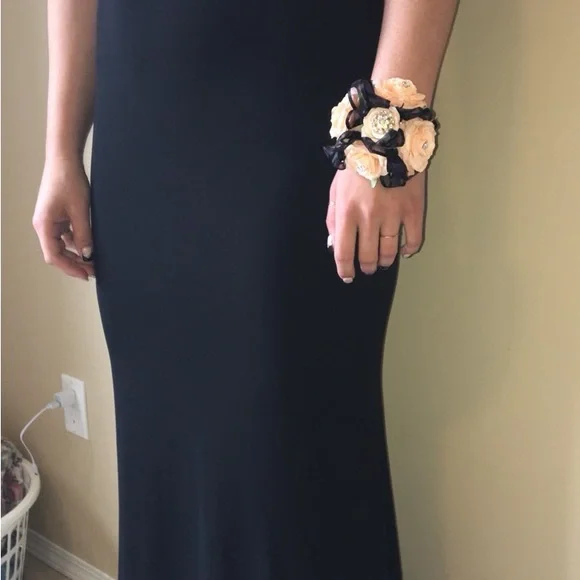 Graduation Gown - Picture 5 of 9